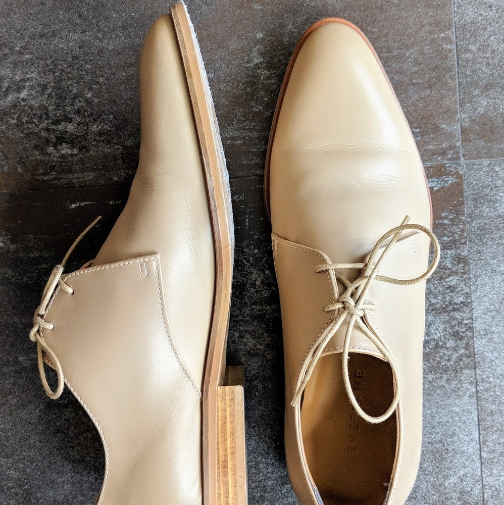 The Modern Oxford - khaki colored